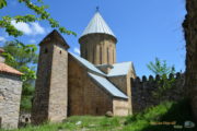 Фотография Церковь Успения и Башня в Ананури во время Экскурсии в Казбеги по Военно-Грузинской дороге Ананури - Гудаури - Казбеги с компанией Hop on Hop off Tbilisi
